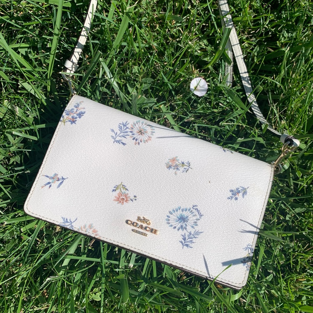 🪻✨Limited Edition Dandelion Coach Anna Fold Over✨🪻